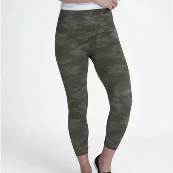 Spanx Look at Me Now Seamless Crop Green Leggings - Picture 1 of 5